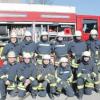 Die neun neuen Feuerwehrleute des Kernkraftwerks Gundremmingen mit ihren Ausbildern.  