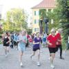 Kurz nach dem Startschuss – die rund 100 Hobbysportler machen sich auf den fünf Kilometer langen Rundkurs um Unterwittelsbach.  