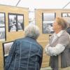 Ältere Besucher des Flussfestes fühlten sich in der historischen Ausstellung über die Roth an ihre Jugend erinnert. In vielen Diskussionen ging es um die Verlegung des Flusses. 