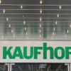 Kaufhof wird für 2,8 Milliarden Euro an den kanadischen Konzern Hudson's Bay verkauft.