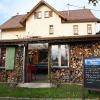 Bald macht die Dorfschänke Kreuz in Landensberg (hier die Rückseite mit Zugang zum Biergarten) zu. Das bedauert Bürgermeister Johannes Böse, der sich um die dörfliche Struktur sorgt.  