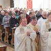 Gemeinsam mit Dekan Andreas Straub und 18 Priestern sowie vor mehr als 500 Mesnerinnen und Mesnern feierte Generalvikar Harald Heinrich in der Pfarrkirche St. Stephan einen festlichen Gottesdienst.