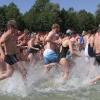 Auch heute treten wieder viele Sportler beim Kuhsee-Triathlon an.