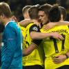 Die Spieler von Borussia Dortmund bejubeln den Treffer von Sebastian Kehl.
