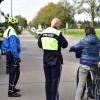 Beim Radaktionstag der Polizei wurde die geänderte Regelung für Radfahrende in der Wertachstraße von der Polizei vor Ort erklärt.