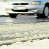 Auf schneebedeckter Straße sind in Schmiechen zwei Autos zusammengestoßen. 