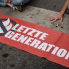 Festgeklebt: Aktivisten der Gruppe "Letzte Generation" sorgen immer wieder mit Protestaktionen für Aufsehen.