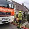 Die Feuerwehr hat den Zimmerbrand in  der Günzburger Pointgasse schnell unter Kontrolle. 