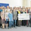 Insgesamt 15000 Euro spendete die Raiffeisenbank Aschberg an Vereine und Schulen. 