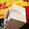 Berufstätige dürfen sich Pakete nur an den Arbeitsplatz liefern lassen, wenn der Arbeitgeber es erlaubt oder toleriert.