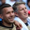 Werden Lukas Podolski (links) und Bastian Schweinsteiger in der kommenden Saison beim FV Illertissen in der Regionalliga Südwest kicken? 