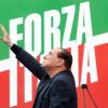 Im Februar 2014 begann ein Prozess gegen Berlusconi wegen mutmaßlicher Bestechung eines Parlamentariers. Im März bestätigt Italiens höchstes Gericht ein zweijähriges Ämterverbot. 