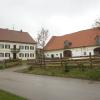 Der Eigentümer des denkmalgeschützten Dreiseithofes in Heretshausen plant eine Nutzungsänderung für das Bauernhaus. Er möchte das Gebäude für sechs Wohneinheiten ausbauen. 	