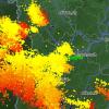 Dieses Bild zeigt das Gewittergebiet, das die Region um Donauwörth am vorigen Sonntagabend erreichte (Stand: 19.16 Uhr). Jeder Punkt stellt einen Blitz dar, der erfasst wurde. Je heller in gelb der Punkt ist, desto aktueller der Blitz, je dunkler in rot der Punkt, desto älter der Blitz.  	