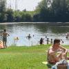 Bei sommerlichen Temperaturen zieht es viele Menschen an die Augsburger Badegewässer. Den Zustand des Bergheimer Sees finden nicht alle gut.  	