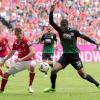Der FC Bayern hat chancenlose Augsburger in München mit 6:0 gedemütigt.