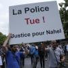 Auf dem Plakat der Demonstranten steht: "Die Polizei tötet! Gerechtigkeit für Nahel".