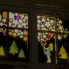 In der Adventszeit sind in Hurlach Fenster, Türen und Gärten erleuchtet. Das Team Kinderkirche hat heuer erstmals die Aktion „Adventsfenster“ organisiert. 	