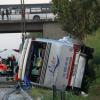 Bei einem schweren Verkehrsunfall auf der Autobahn 9 bei Ingolstadt starb ein Mann. 35 Personen wurden verletzt.