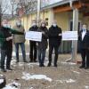 Am neuen Obst- und Gartenbauzentrum wurden die Spenden aus dem Erlös der Königsbrunner Blühwiese übergeben.