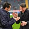 Frankfurts Trainer Niko Kovac (rechts) und Münchens Sportdirektor Hasan Salihamidzic begrüßen sich bei einem Spiel im Dezember. Nun wird Kovac neuer Coach beim FC Bayern.