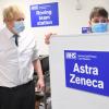 In Großbritannien gibt es kaum Vorbehalte: Auch Premier Boris Johnson feiert den „Oxford-Impfstoff“.  	