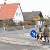 Die Dorfstraße im Kammeltaler Ortsteil Egenhofen war im vergangenen Jahr ausgebaut worden. Jetzt hat der Gemeinderat entschieden, dass die Anwohner keine Straßenausbaubeiträge zahlen müssen.  	
