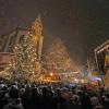 Urlauber und Touristen freuen sich nach der Corona-Pause auf die Weihnachtsmärkte im Allgäu. Im Bild: Der Erlebnis-Weihnachtsmarkt in Bad Hindelang.