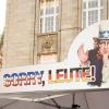 Dieser Banner vor dem Hamburger Rathaus spielt eigentlich auf die NSA-Affäre an. Mit TTIP haben Amerikaner bald vielleicht einen weiteren Grund, sich zu entschuldigen - auch bei der deutschen Kulturszene.