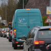 Blockade an der wichtigen Verkehrsachse: Einige Minuten vergehen wenn die Baustellenampel in der Unterrother Straße in Illertissen rotes Licht zeigt. Vor allem morgens und abends staut sich der Verkehr.