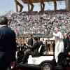 Höchste Sicherheitsstufe: Der Papst hielt vor rund 15000 Christen eine große Messe in einem Militärstadion in Kairo. 	 	