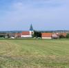 Südlich der Kirche ist in Holheim ein Baugebiet geplant. Nun beschäftigte sich die Stadt mit einem Entwurf.