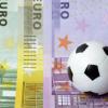 Wenn Fußballer um den Ball rangeln, fließt nicht nur bei den Profis Geld. Rund eine Milliarde Euro soll laut den Recherchen einer ARD-Dokumentation jährlich in den Taschen von Amateurfußballern landen. Etwa die Hälfte davon als Schwarzgeld.  	