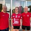 Die Günzburger Handballerinnen um
Trainer Jürgen Kees links und Peter Kees können mit Helena Jooß einen Neuzugang vermelden.