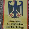 Schild am Ankerzentrum auf dem Donauwörther Schellenberg – die Bündelung der Behörden dort hatte bislang nicht den Effekt konsequenterer Rückführungen abgelehnter Asylbewerber. 	