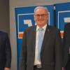Ende einer Ära bei der Raiffeisen-Volksbank Wemding: (von links) Aufsichtsratsvorsitzender Hermann Rupprecht, Vorstand Bernd Frisch, der langjährige Bankchef Wilhelm Feil und der neue Vorstand Klaus Pelz.  	
