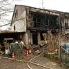 Völlig ausgebrannt ist eine Doppelhaushälfte in Ried. Die Bewohnerin, die sich zum Zeitpunkt des Feuers im ausgebauten Dachgeschoss befand, starb an Rauchvergiftung.