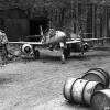 Im Wald unter Tarnnetzen wurde in den letzten Kriegsmonaten 1945 der Düsenjäger Me 262 montiert. Einige Flieger starteten auf der Reichsautobahn.