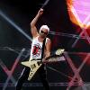 Rudolf Schenker in typischer Windmühlen-Pose.