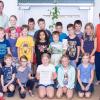 Die Sieger des Walderlebnistages 2019: die Kinder der Klasse 3b der Grundschule Erpfting mit Michael Siller, dem Leiter des Forstamtes. 	