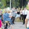 Der Waldrand und der Waldspielplatz bilden den kostbaren Westrand der Siedlung. Auch dies war Thema bei der ersten Ortsbegehung mit Anwohnern.