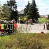Zehn Jugendliche wurden bei diesem Unfall am Kreisverkehr im Rehlinger Ortsteil Oberach verletzt.