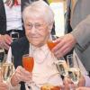 Sie stand am Karsamstag im Mittelpunkt: Sofia Schuster, die älteste Landkreisbürgerin, feierte im Seniorenstift Straß ihren 106. Geburtstag.