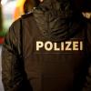 Vier Männer sollen in Ulm mit einer Schusswaffe bedroht worden sein. Die Polizei ermittelt nun die Hintergründe der Tat. 