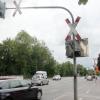 An einer sensiblen Engstelle befindet sich der Sitz der Augsburger Localbahn, die derzeit den Komplettaustausch der Brückenkonstruktion über den Kaufbach vom Herrenbach in den Spickel vorbereitet. Die dort stationierte Signalanlage in der Friedberger Straße ist deshalb seit Längerem nicht in Betrieb.