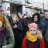 Phasenweise haben nach Schätzungen der Polizei am Samstagnachmittag bis zu 2200 Menschen auf dem Aichacher Stadtplatz für Demokratie und Freiheit demonstriert.