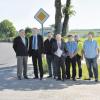 Unser Bild zeigt (von links) Josef Merk, Abteilungsleiter Straßenbau im Staatlichen Bauamt Kempten, Landrat Hans-Joachim Weirather, Winterriedens Bürgermeister Gerhard Brosch, Landtagsabgeordneten Josef Miller, Babenhausens Marktbaumeister Reinhard Liedel, Bauleiter Manuel Weber, Georg Kraus von der Firma Leitenmaier und Franz Albrecht vom Bauamt.  