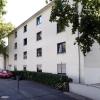 Unter anderem in diesem Asylbewerberheim in der Proviantbachstraße soll ein 15-jähriges Mädchen vergewaltigt worden sein. Einer der Männer hat die Tat gestanden, ein zweiter steht nun vor Gericht und bestreitet die Vorwürfe. 	 	