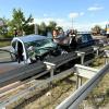 Schrecklicher Unfall auf der B2 bei Meitingen: Dort prallte am Freitagnachmittag eine Geisterfahrerin mit einem entgegen kommenden Auto zusammen. Sie starb noch an der Unfallstelle.