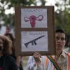 Das liberale Abtreibungsrecht in den USA ist gekippt, die Waffengesetze sind immer noch locker.